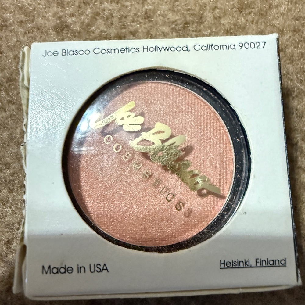 Fair Strawberry pink Shimmer Eyeshadow single in compact